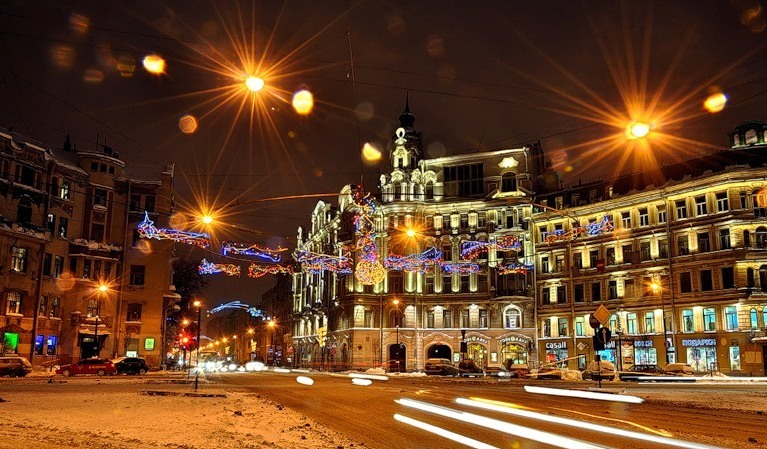 Санкт-Петербург в новогодних украшениях