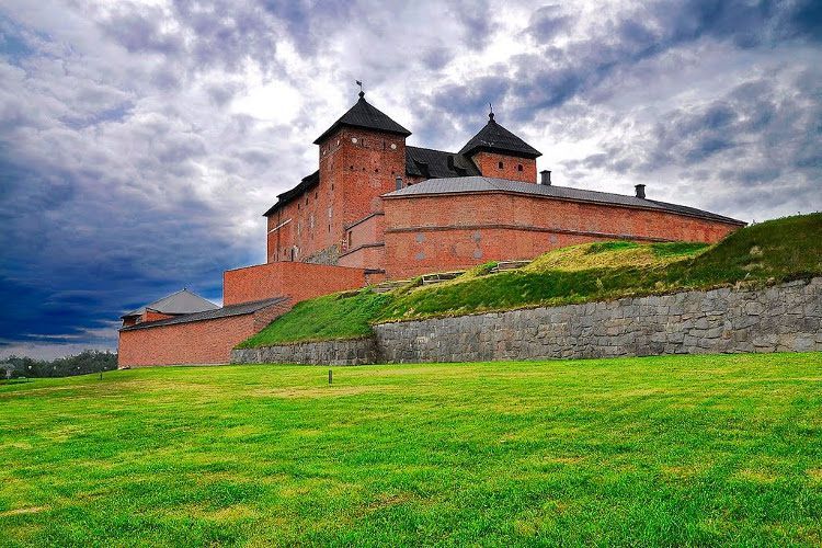 ХЯМЕЕНЛИННА - финский город со старинным замком