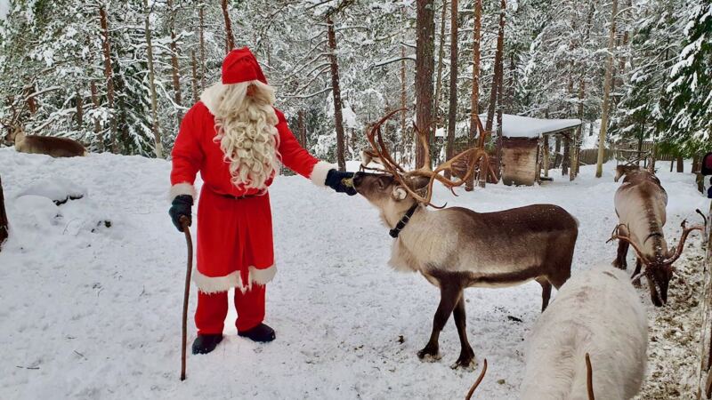 <p>Jõulud Soomes: pidulik Jõuluvana paraad Helsingis!</p>